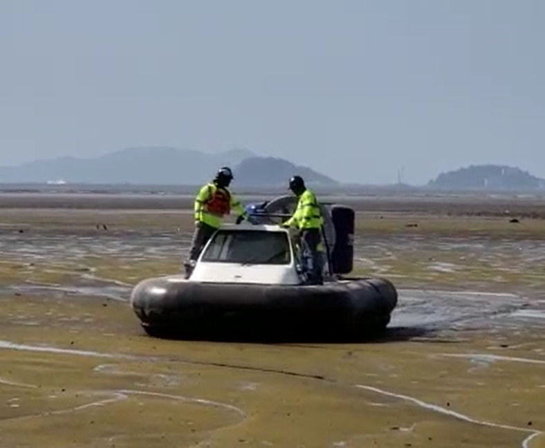 Hovercraft 8 people